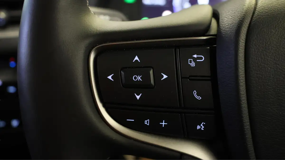 2021-lexus-ux-250h-20-takumi-big-23