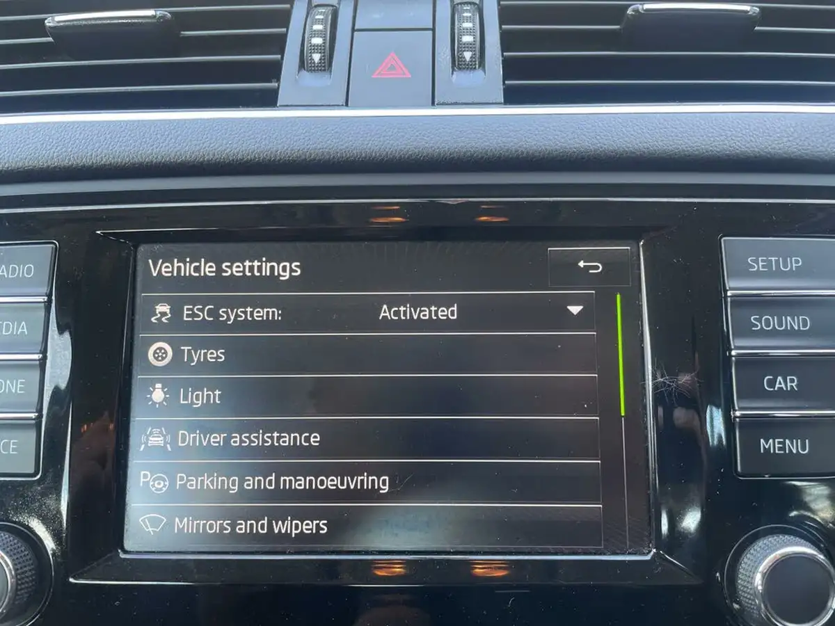 2016-skoda-octavia-20tdi-se-estate-big-57