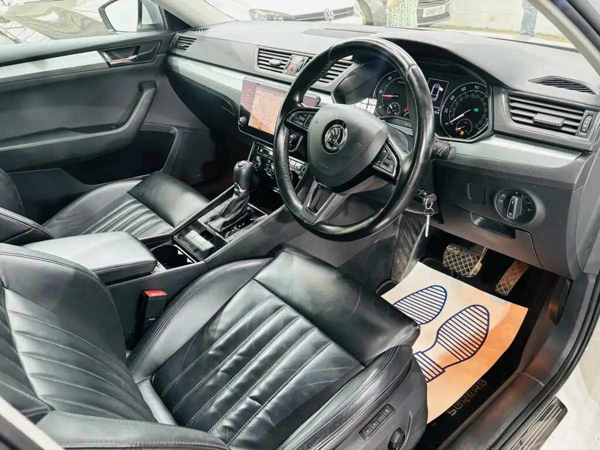 2018-skoda-superb-20tdi-scr-se-technology-estate-dsg-big-10