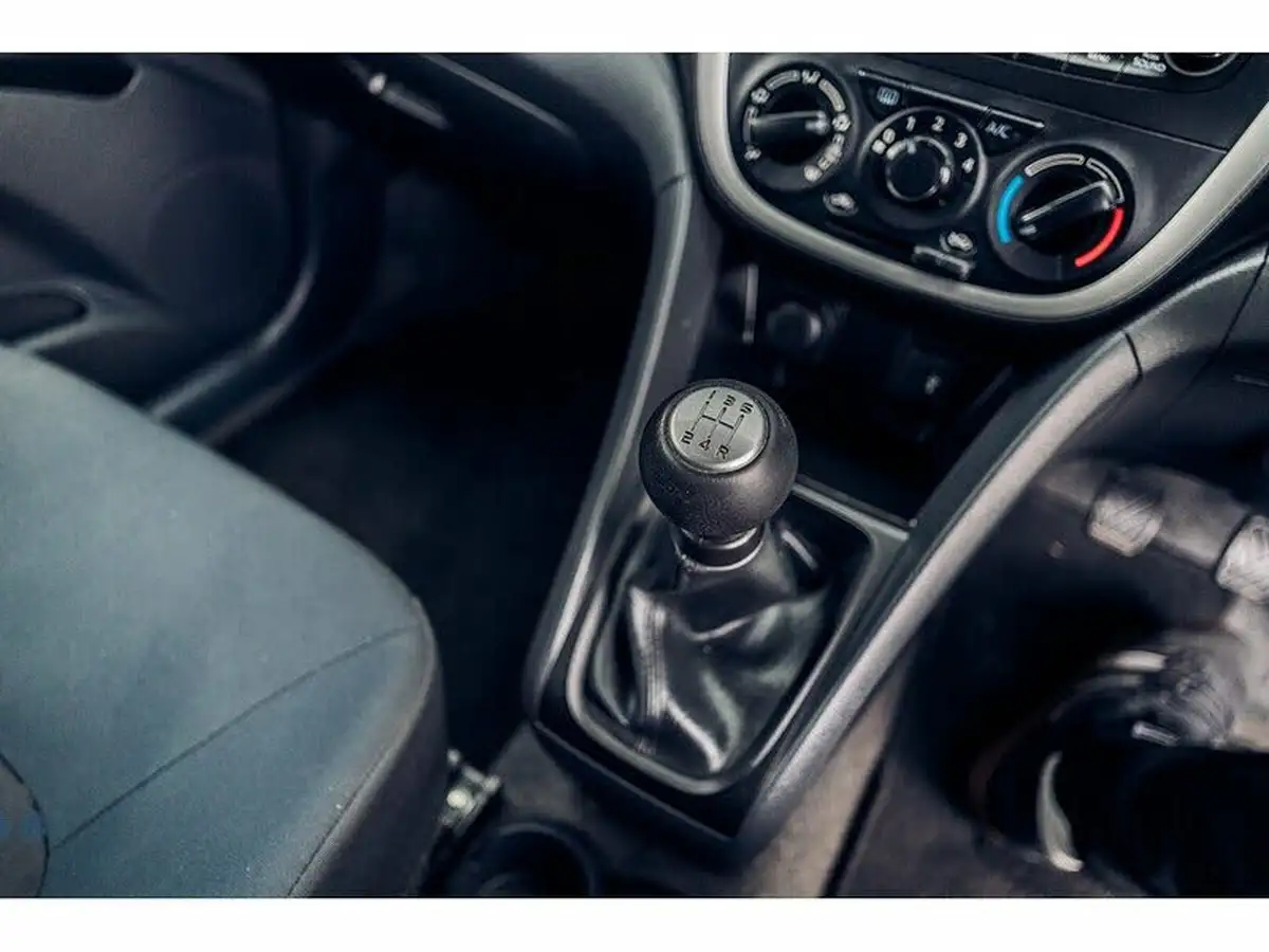2016-suzuki-celerio-10-sz3-dualjet-big-33