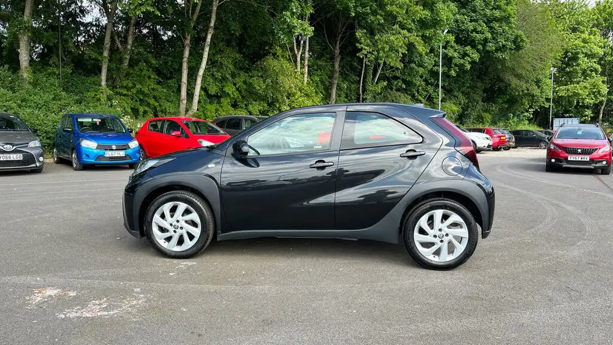 2023-toyota-aygo-x-10-vvt-i-pure-big-16