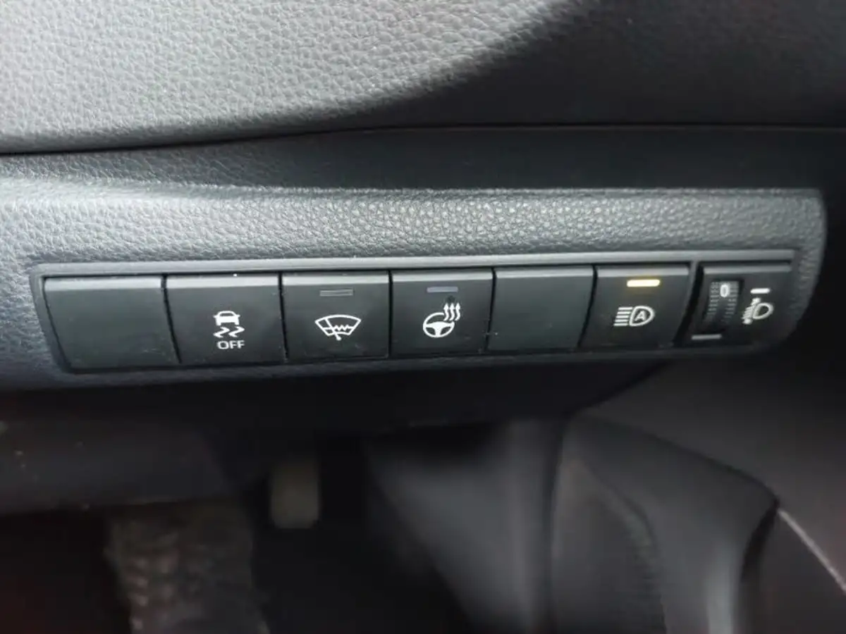 2022-suzuki-swace-18-sz-t-big-17