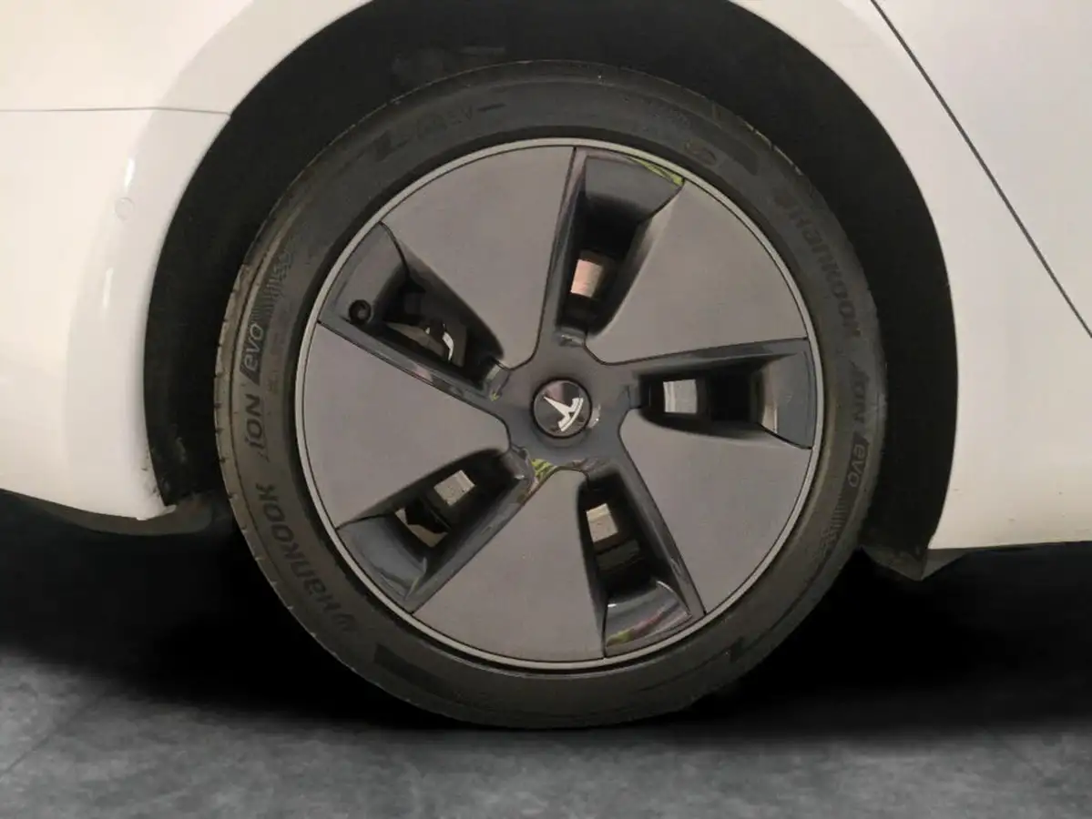 2021-tesla-model-3-e-long-range-awd-big-25