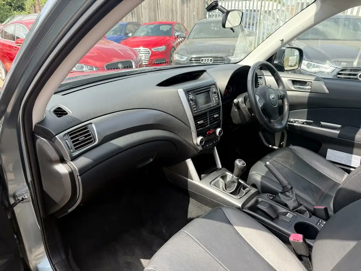 2011-subaru-forester-20-xs-big-40