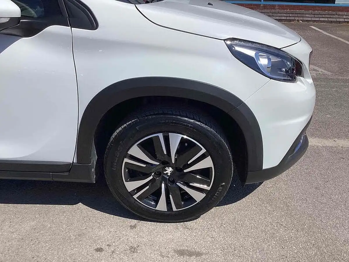 2018-peugeot-2008-suv-12-puretech-allure-82bhp-big-17