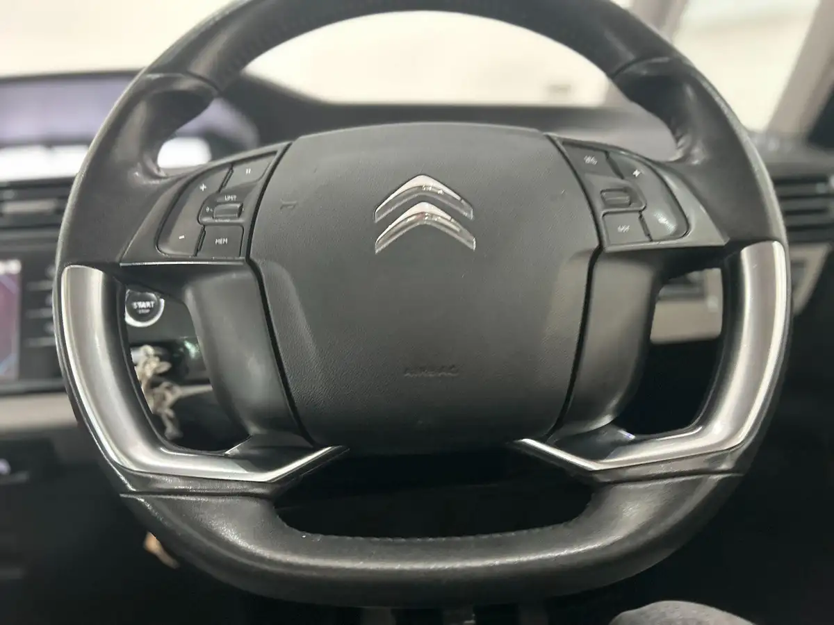 2016-citroen-grand-c4-picasso-16bluehdi-selection-big-32