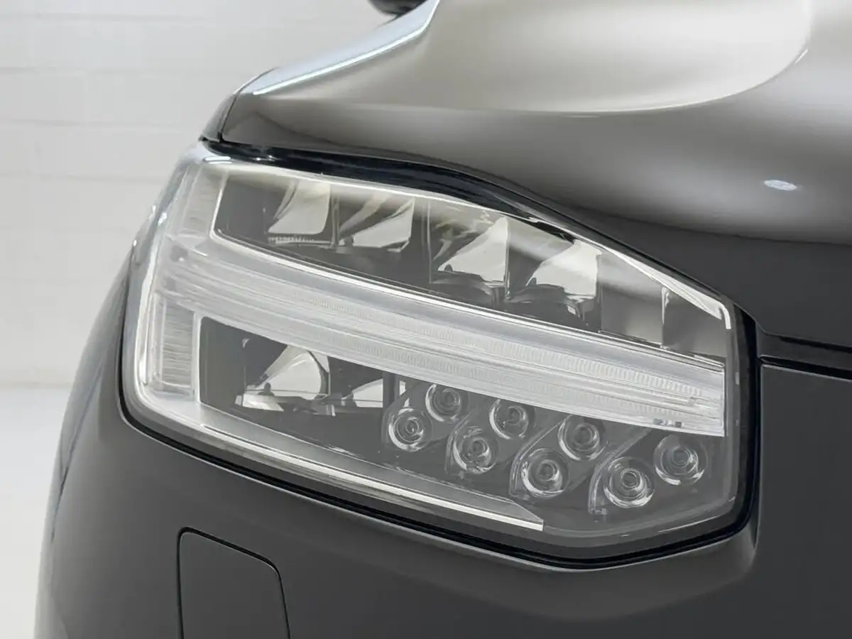 2022-volvo-xc90-20-b5-plus-big-35