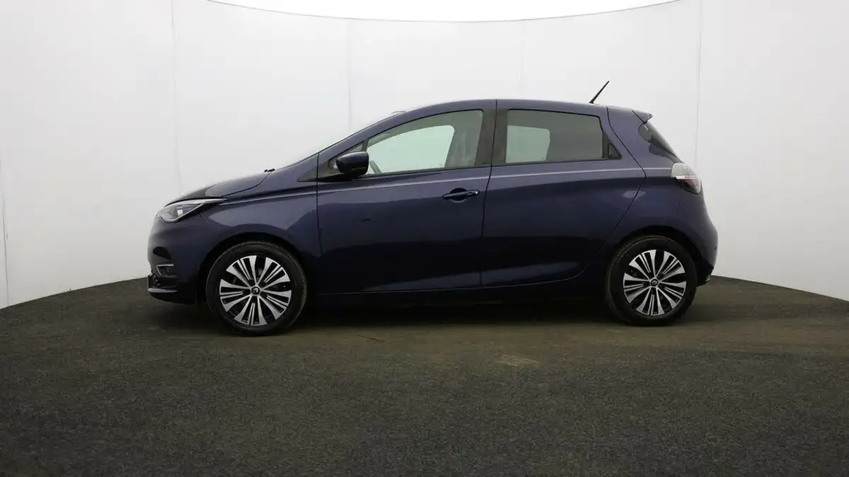 2021-renault-zoe-e-riviera-limited-edition-big-39