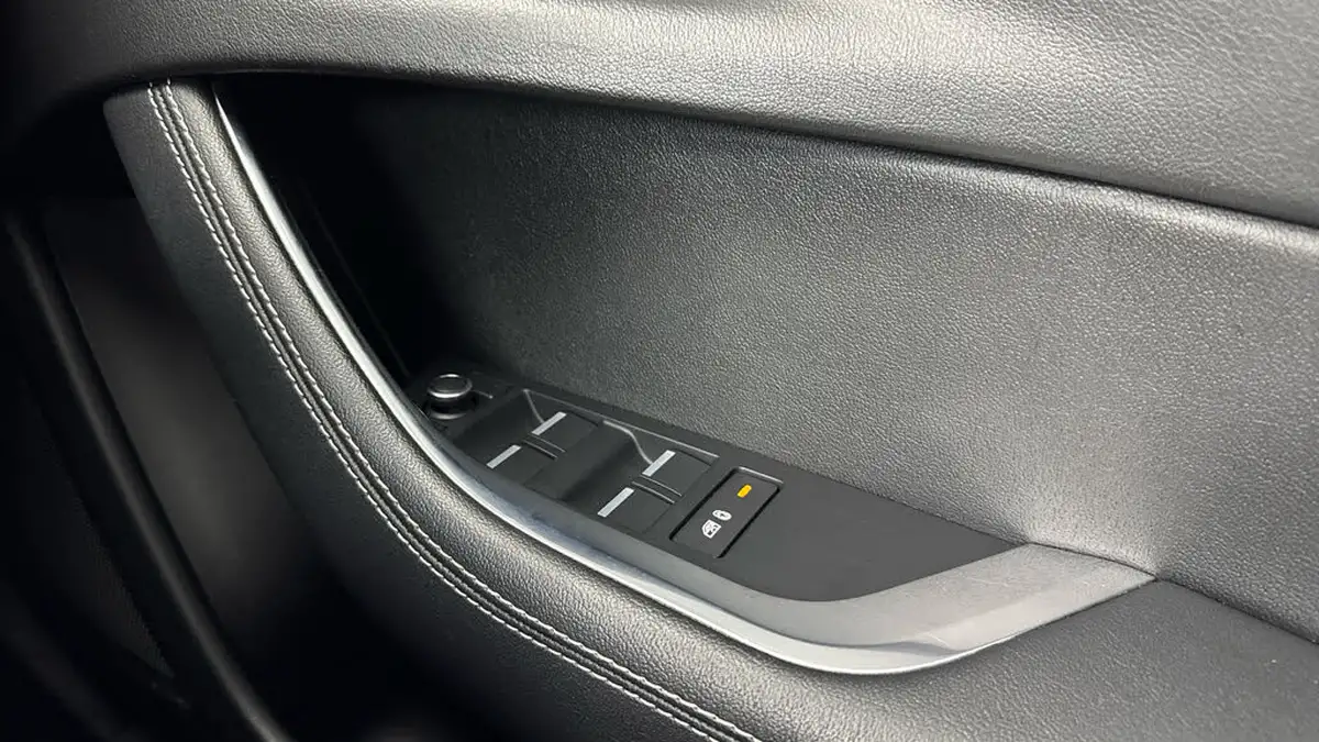 2020-jaguar-xe-20d-r-dynamic-s-big-23