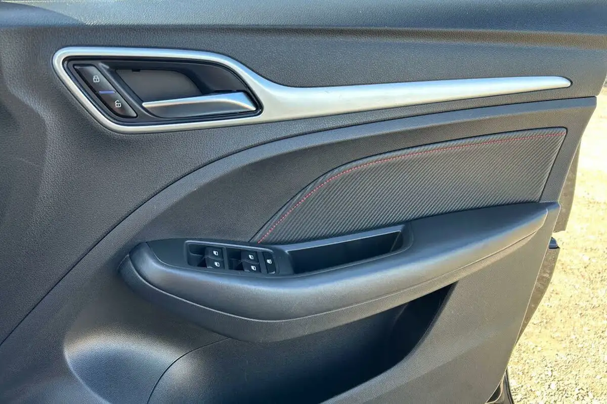 2022-mg-zs-suv-10t-gdi-exclusive-big-14