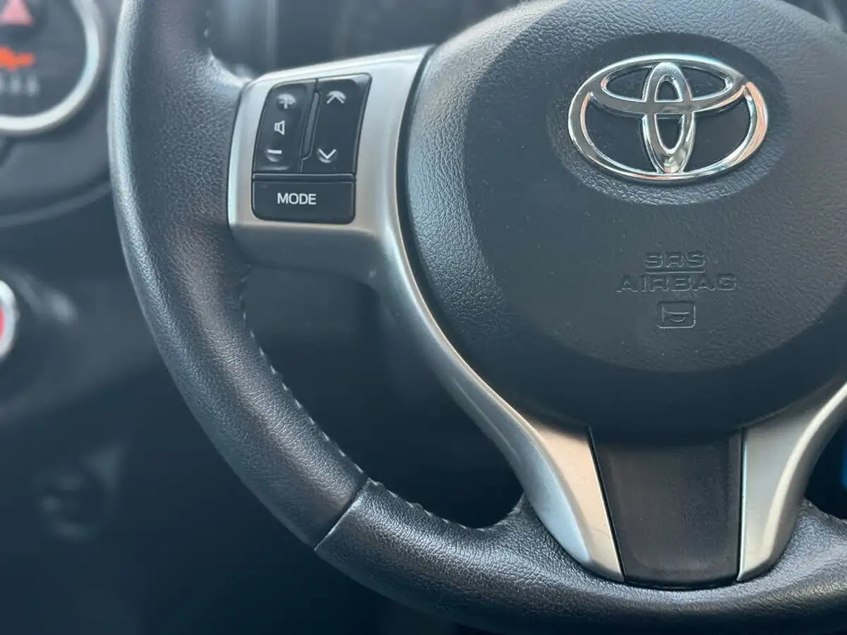 2012-toyota-yaris-133-tr-vvt-i-5d-big-16