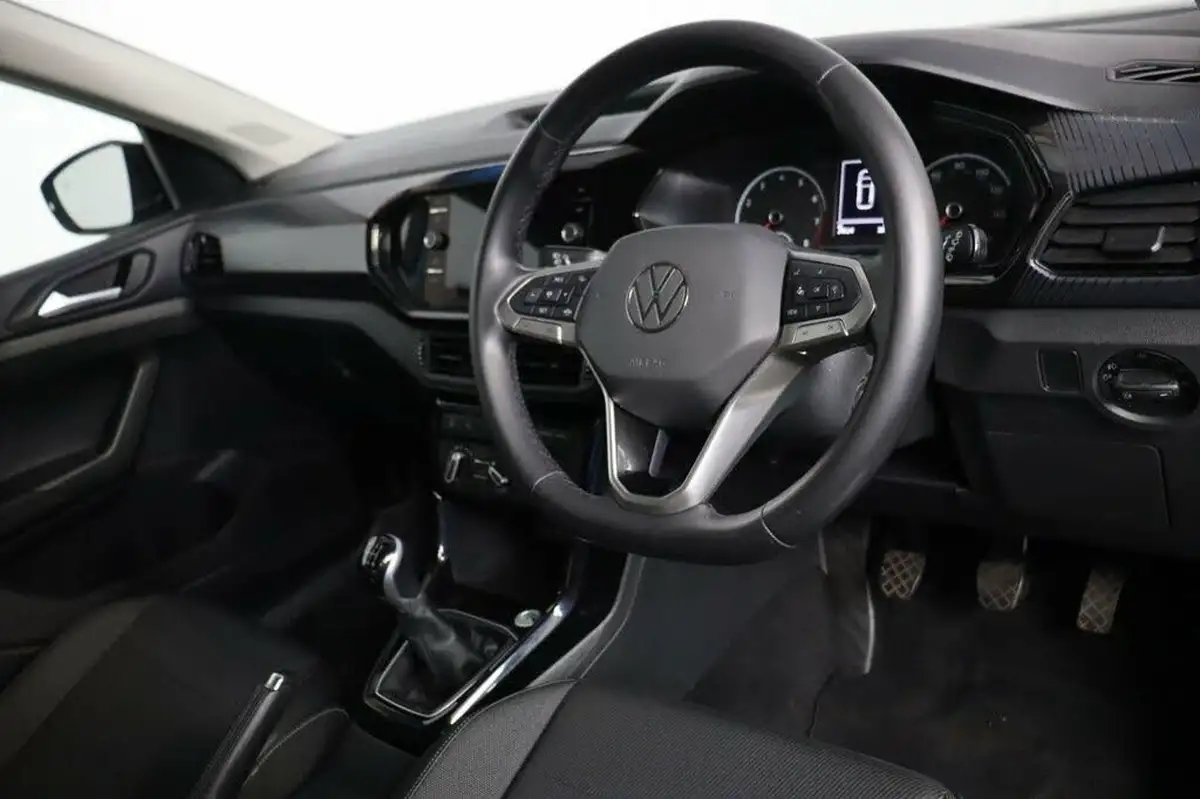 2022-volkswagen-t-cross-10-tsi-black-edition-110ps-big-17