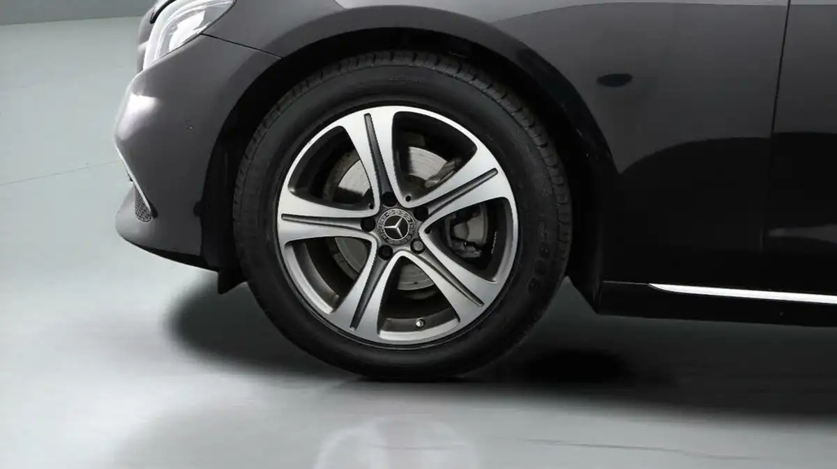 2019-mercedes-benz-e-class-20d-e220d-se-ss-saloon-4d-big-17
