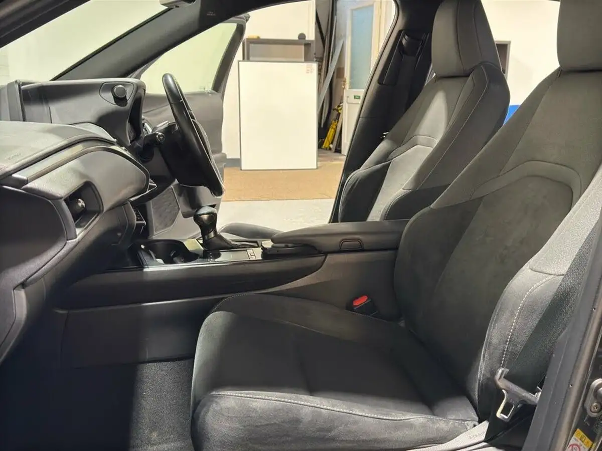 2019-lexus-ux-250h-20-ux-big-5