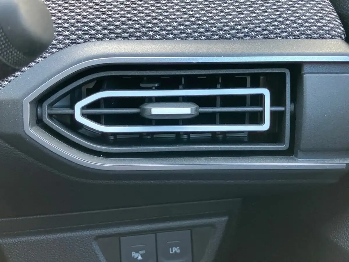 2023-dacia-sandero-10-tce-expression-100bhp-bi-fuel-big-43