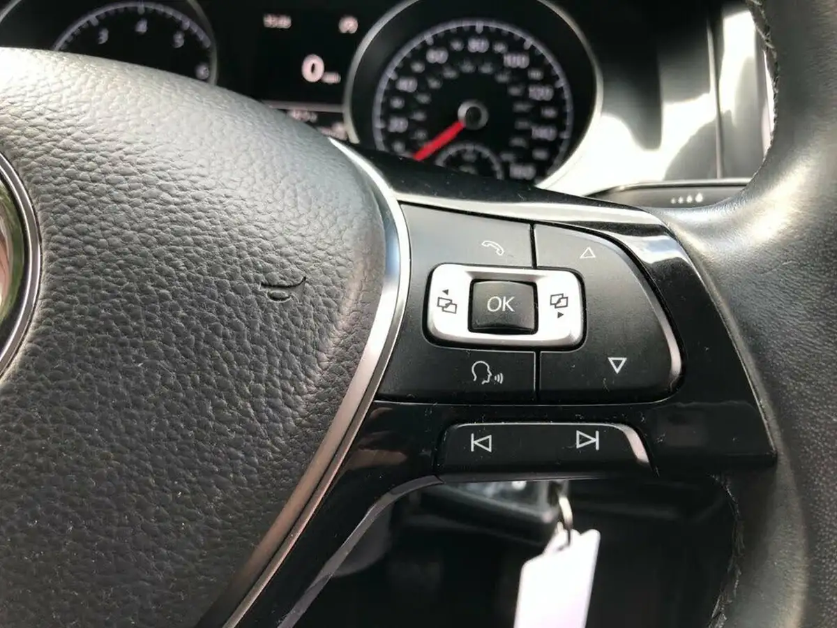 2018-volkswagen-golf-14-tsi-se-hatchback-3d-big-37