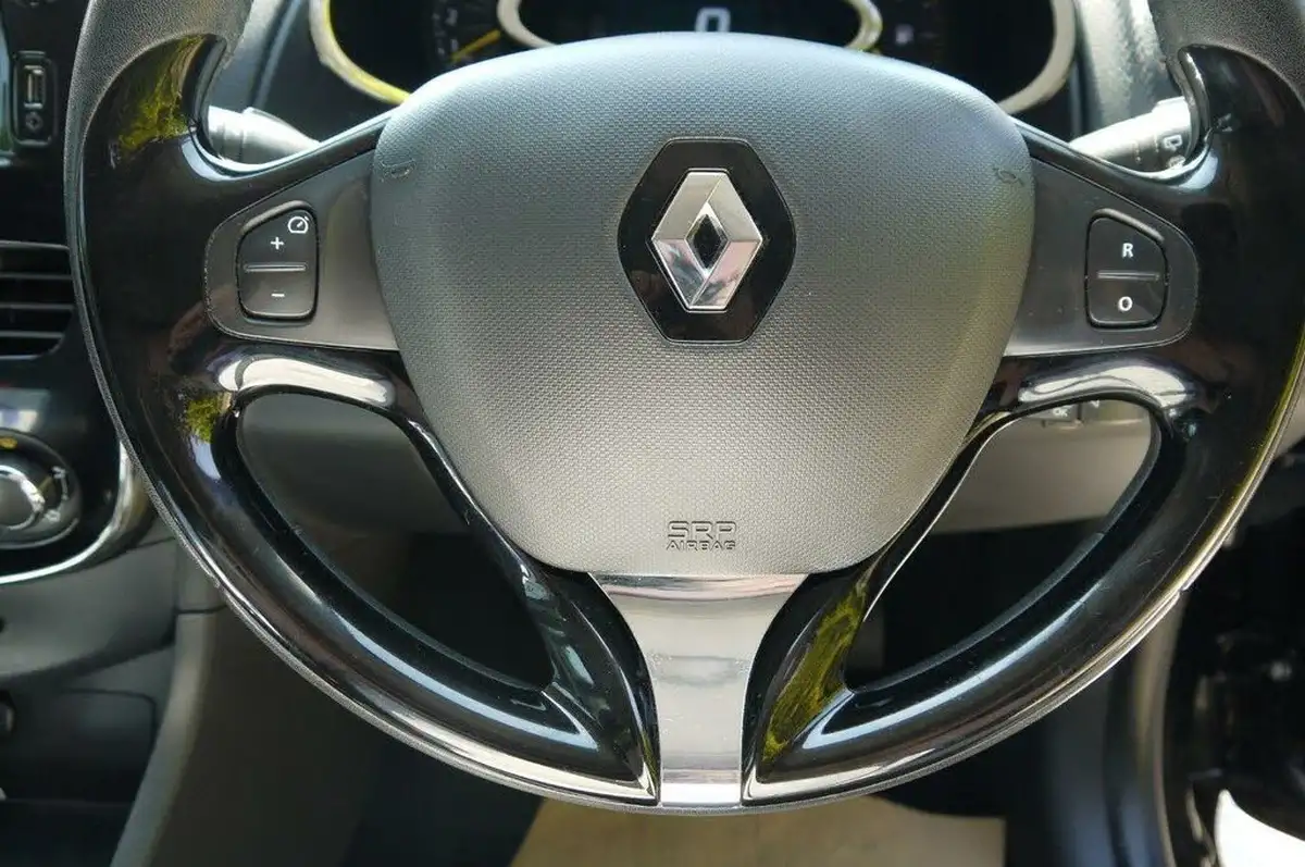 2014-renault-clio-15td-dynamique-medianav-edc-auto-big-11