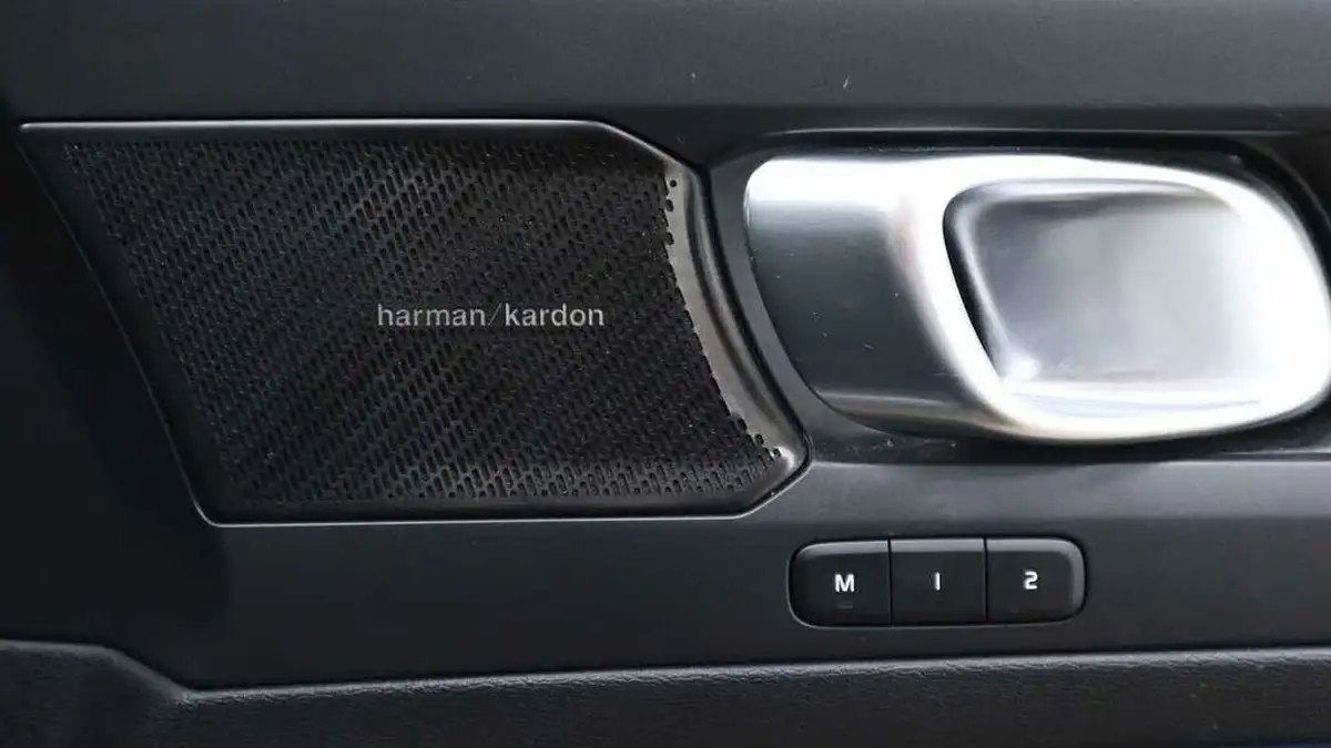 2022-volvo-c40-e-twin-recharge-pro-big-25