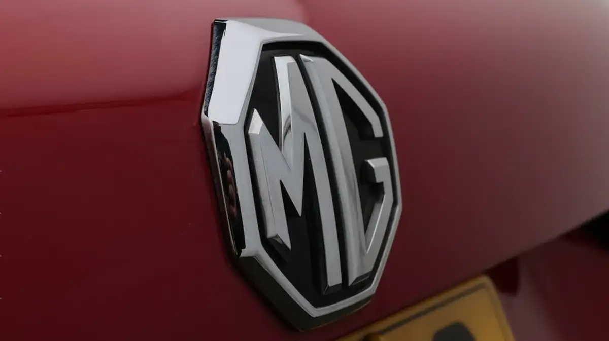 2022-mg-hs-15t-gdi-excite-162ps-dct-big-20