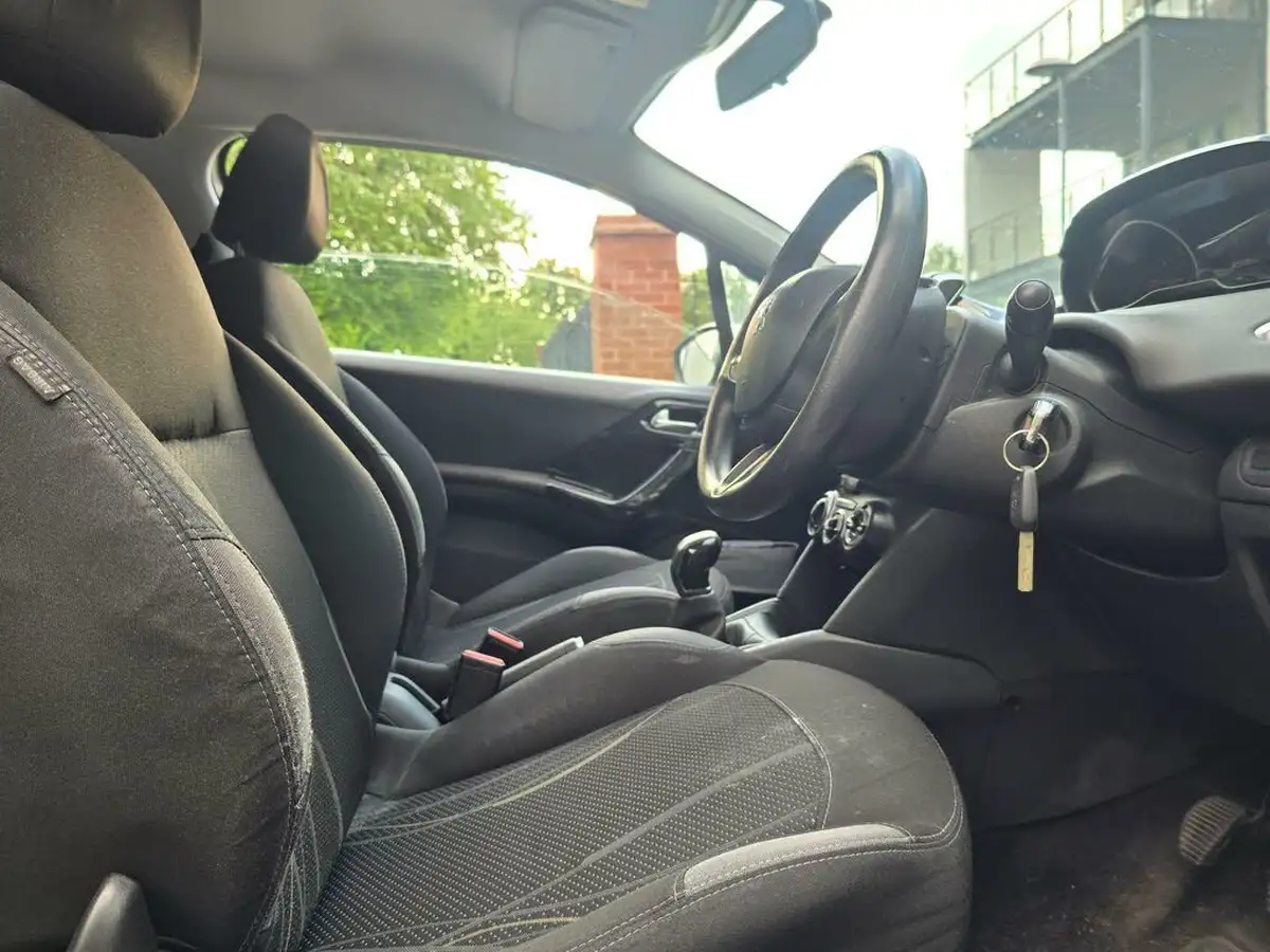 2013-peugeot-208-12-active-3d-big-6