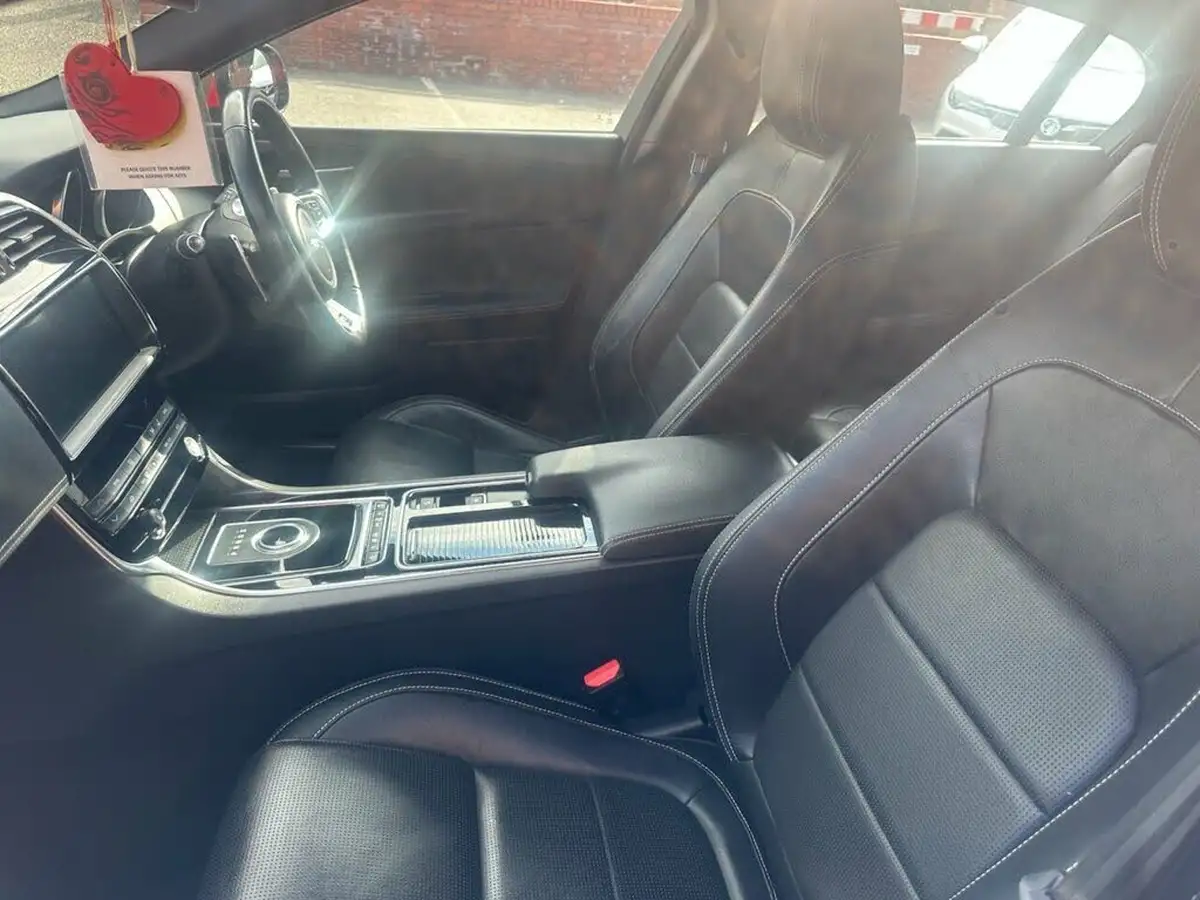 2019-jaguar-xe-20i-r-sport-200ps-big-16