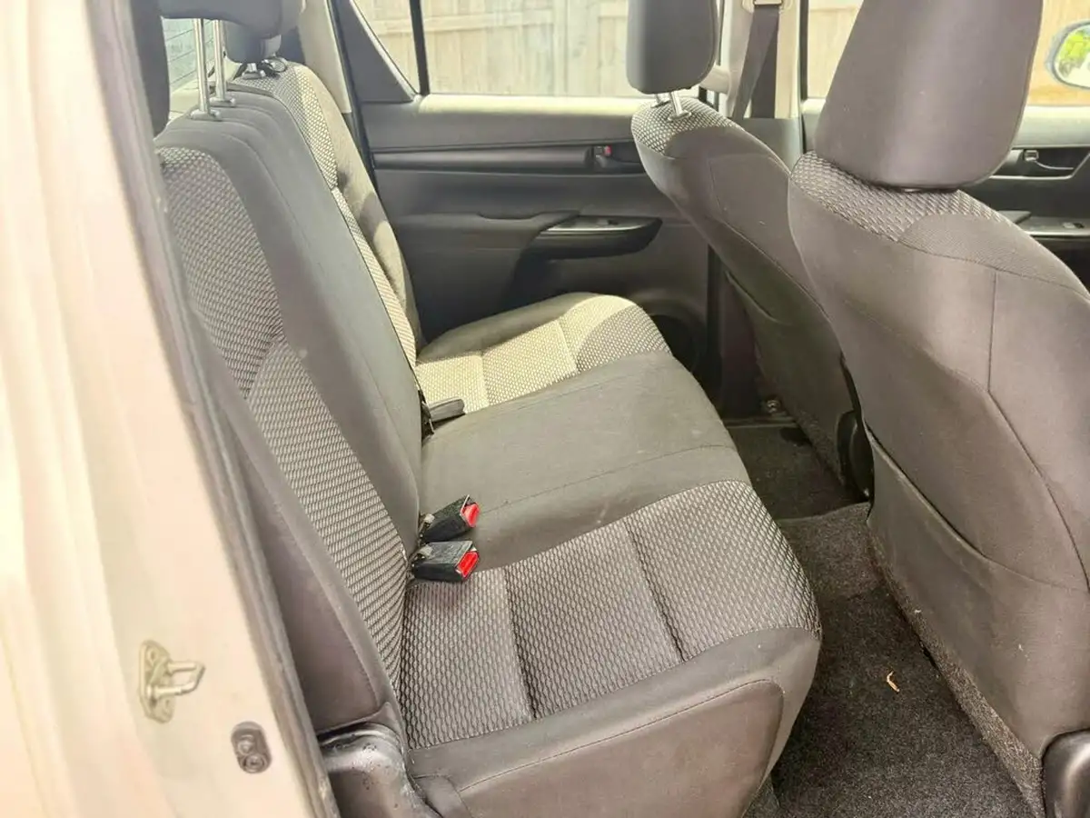 2018-toyota-hi-lux-24d-4d-active-150hpeu6-32t-double-pick-up-big-3