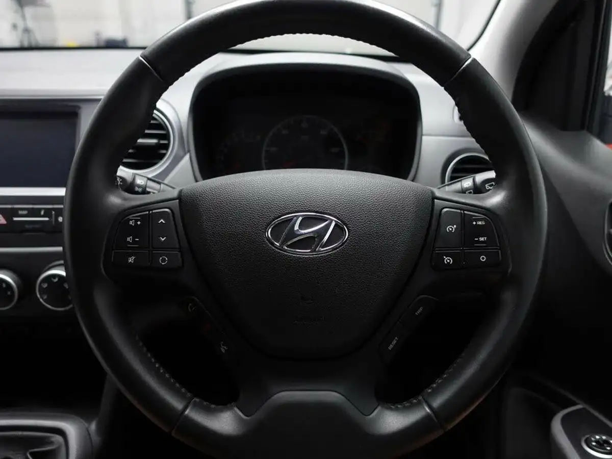 2019-hyundai-i10-10-play-big-26