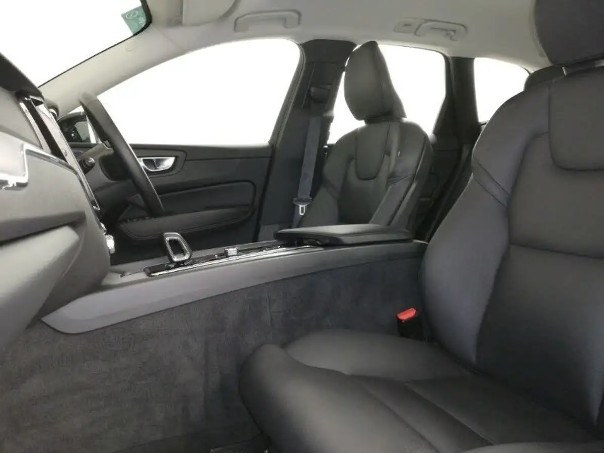 2023-volvo-xc60-20-b5-plus-big-4