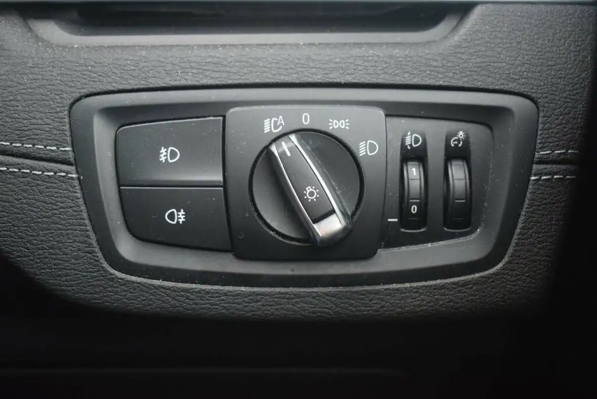 2021-bmw-x1-20-xdrive20i-xline-big-19