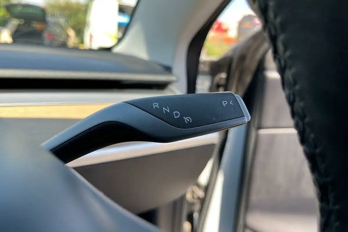 2020-tesla-model-3-e-long-range-big-14