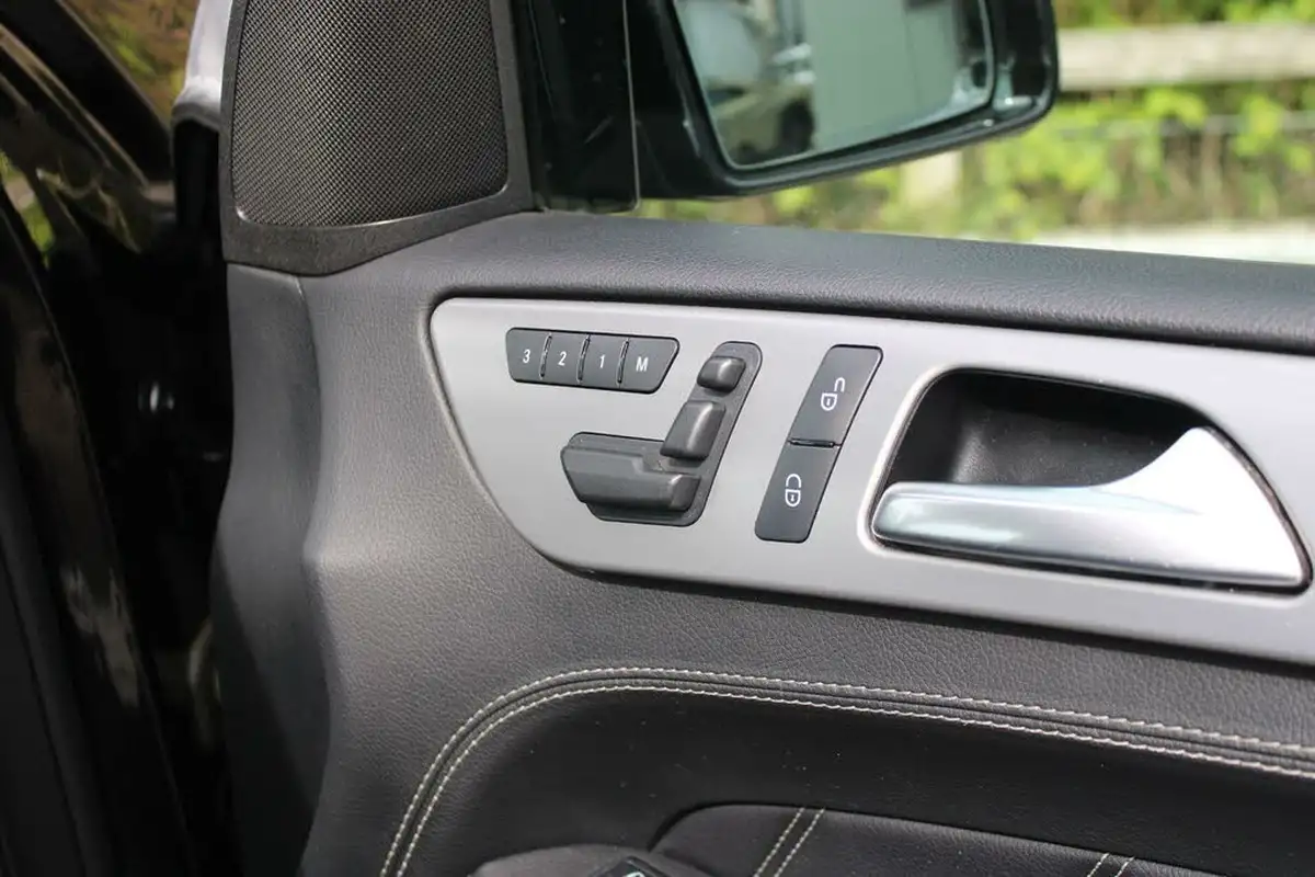 2014-mercedes-benz-m-class-55-ml63-amg-518bhp-speedshift-plus-7g-tronic-big-31