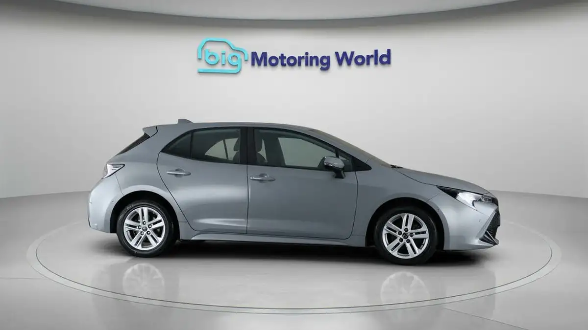 2020-toyota-corolla-12-vvt-i-icon-tech-trk-hatchback-big-8