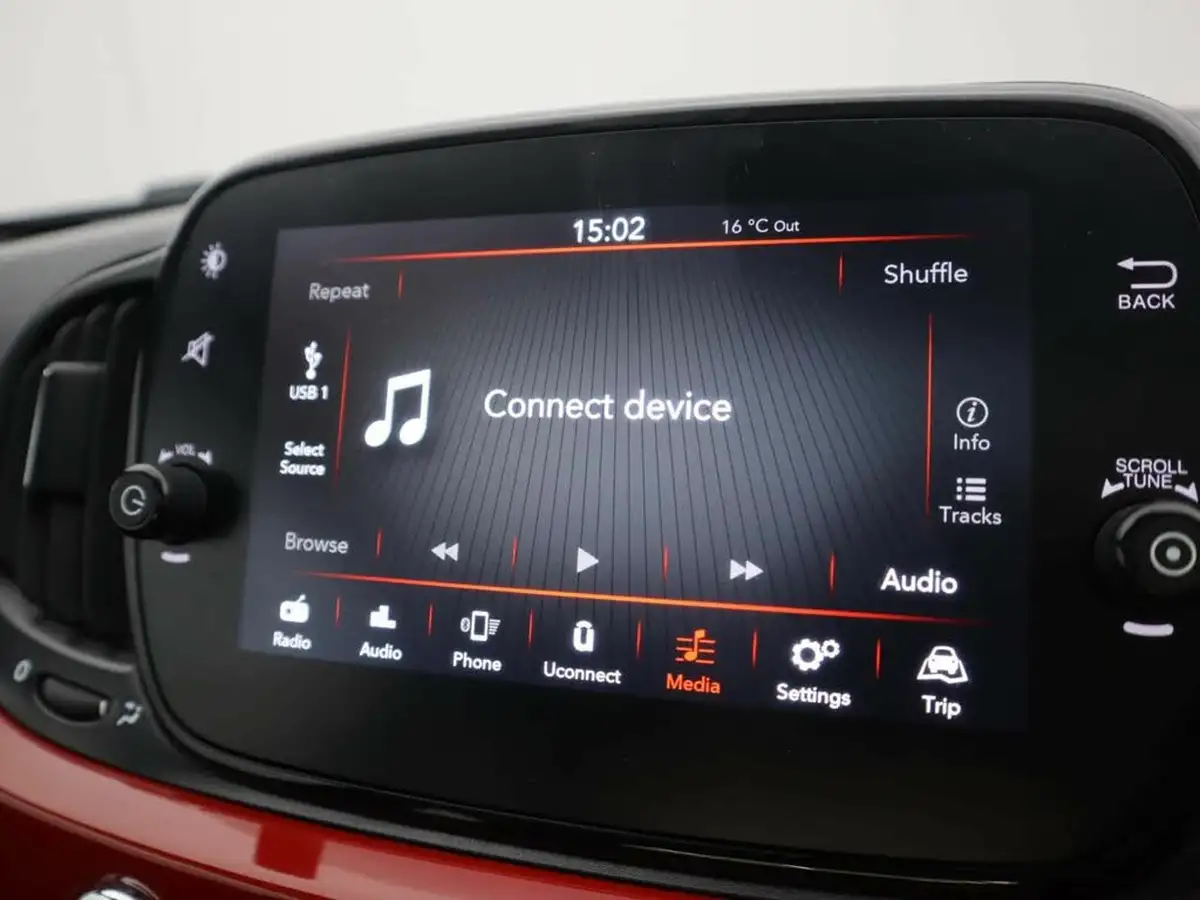 2021-fiat-500-10-lounge-big-26