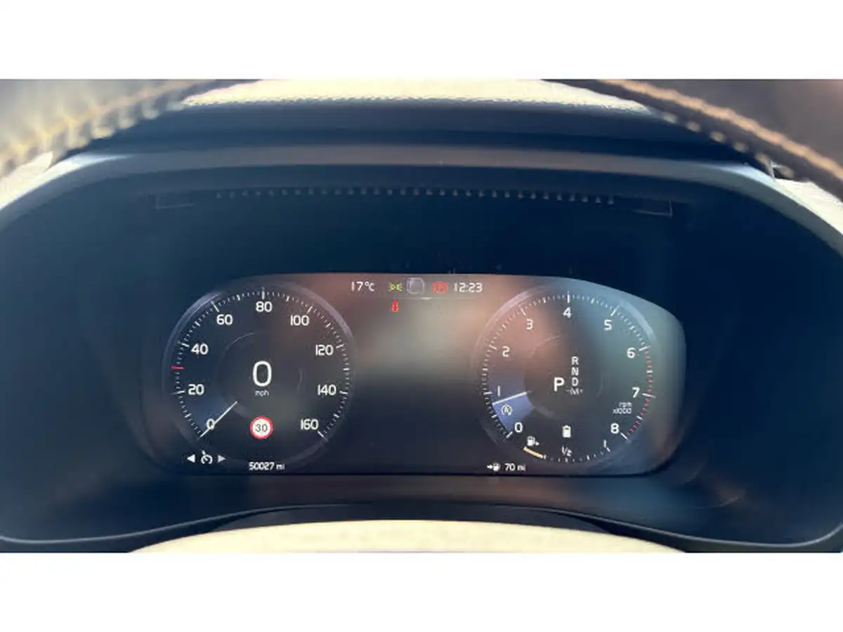 2020-volvo-xc40-20-b4-r-design-awd-big-17