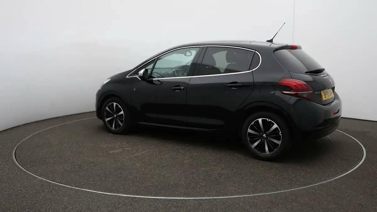 2019-peugeot-208-12-puretech-tech-edition-82bhp-big-35