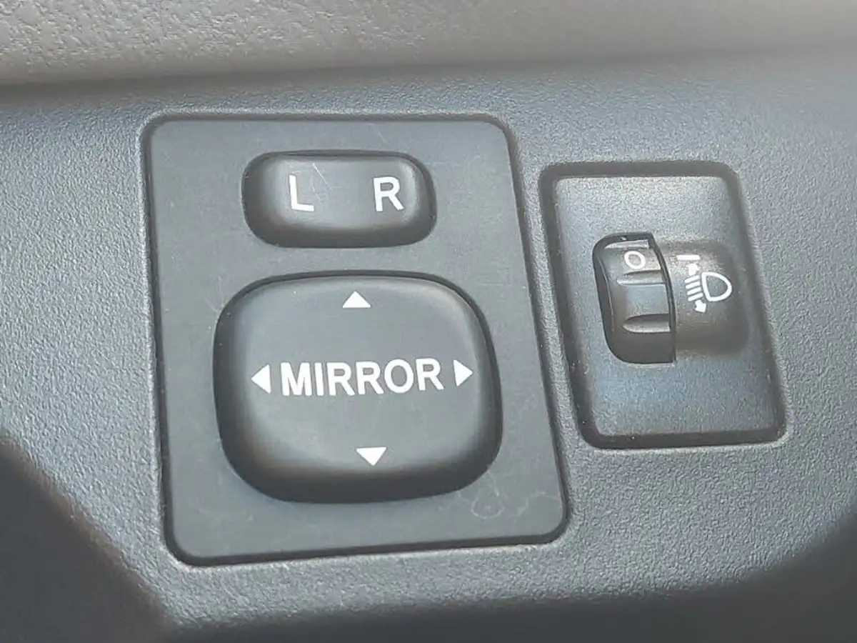 2020-toyota-yaris-10-vvt-i-icon-big-14