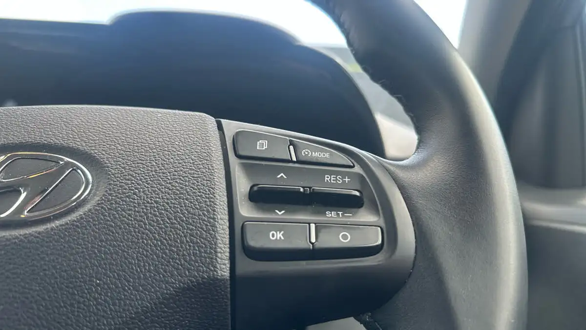 2022-hyundai-i10-12-se-connect-auto-big-20
