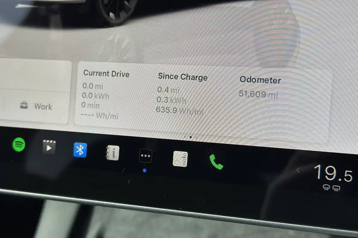 2022-tesla-model-y-e-long-range-big-14