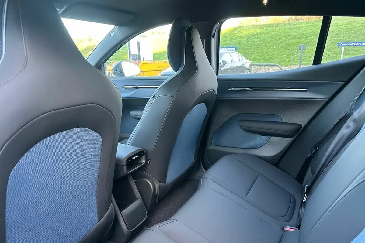 2024-volvo-ex30-e-single-motor-plus-extended-range-big-16