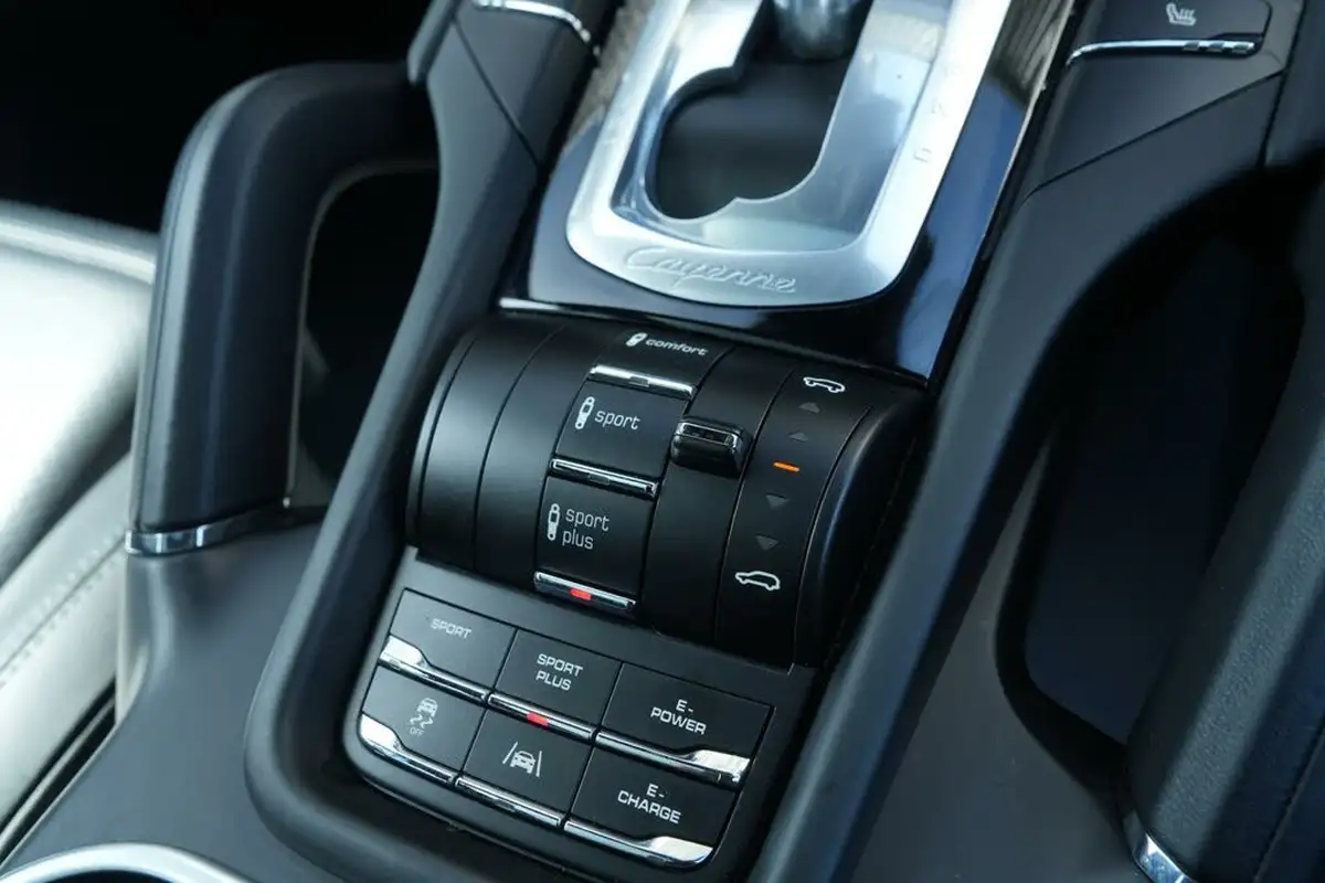 2016-porsche-cayenne-30-s-e-hybrid-big-20