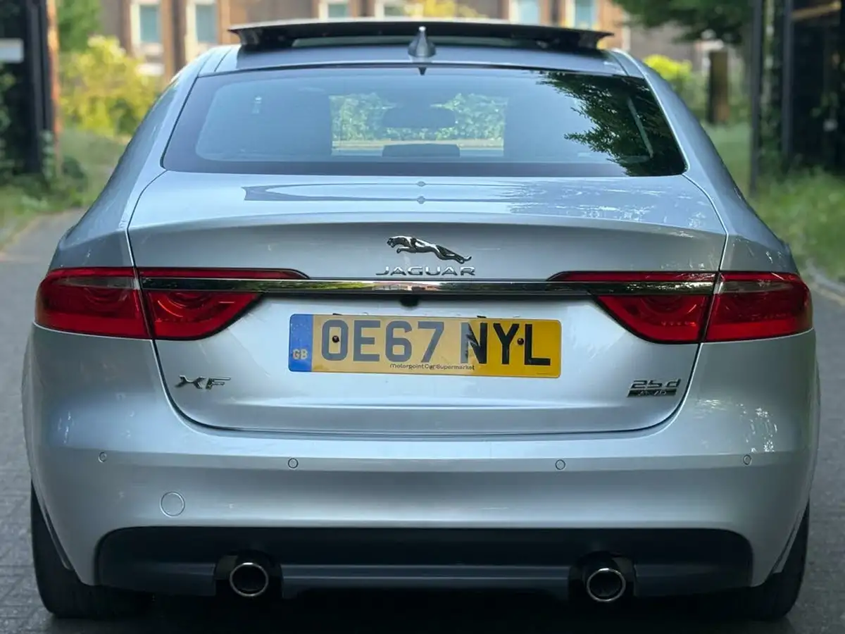 2017-jaguar-xf-20td-portfolio-240ps-awd-saloon-4d-1998cc-auto-big-5