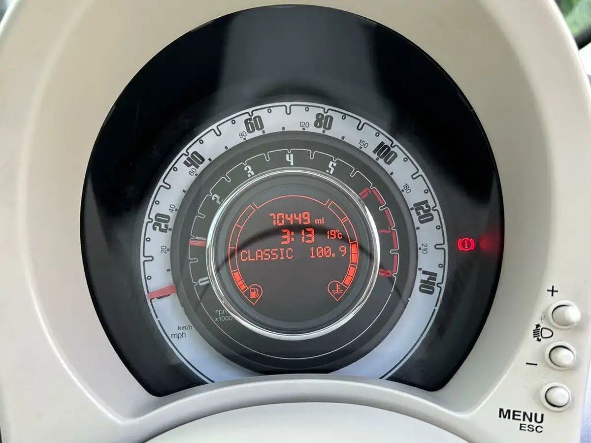 2011-fiat-500-12-lounge-big-59