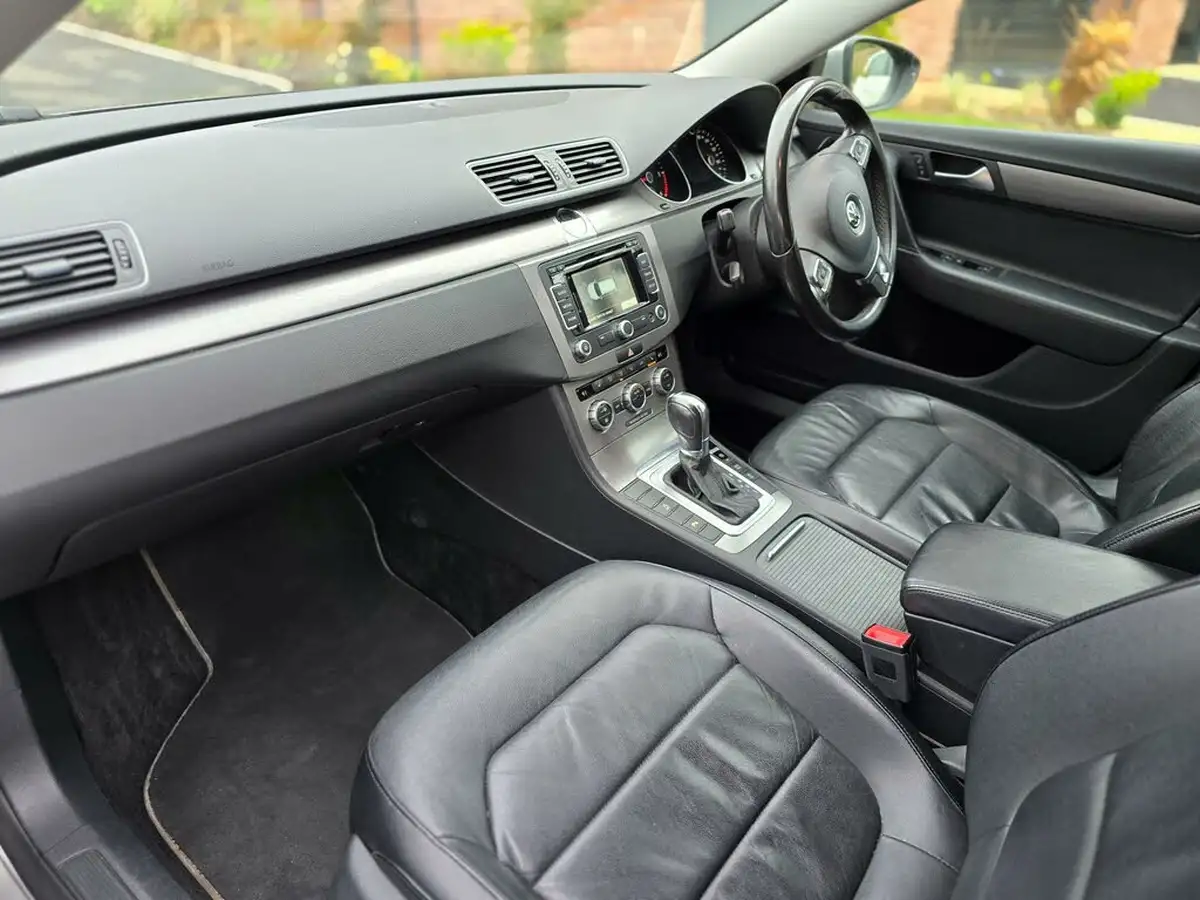 2014-volkswagen-passat-20tdi-executive-140ps-ss-estate-5d-dsg-big-44