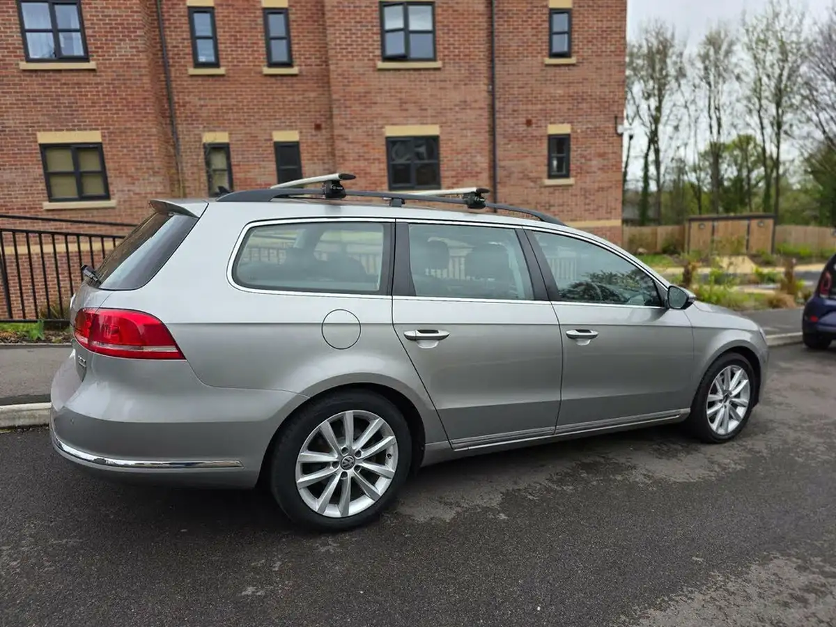 2014-volkswagen-passat-20tdi-executive-140ps-ss-estate-5d-dsg-big-20
