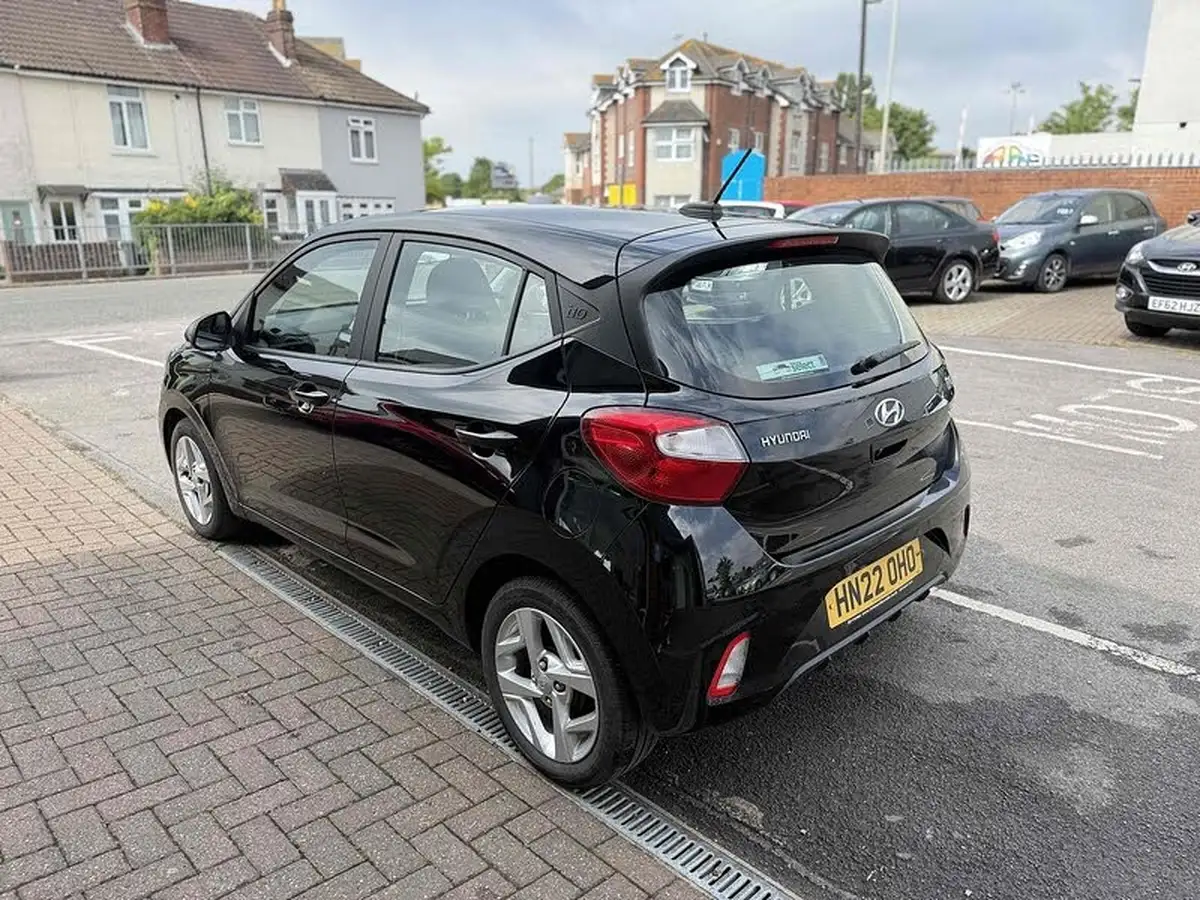 2022-hyundai-i10-10-se-connect-big-4