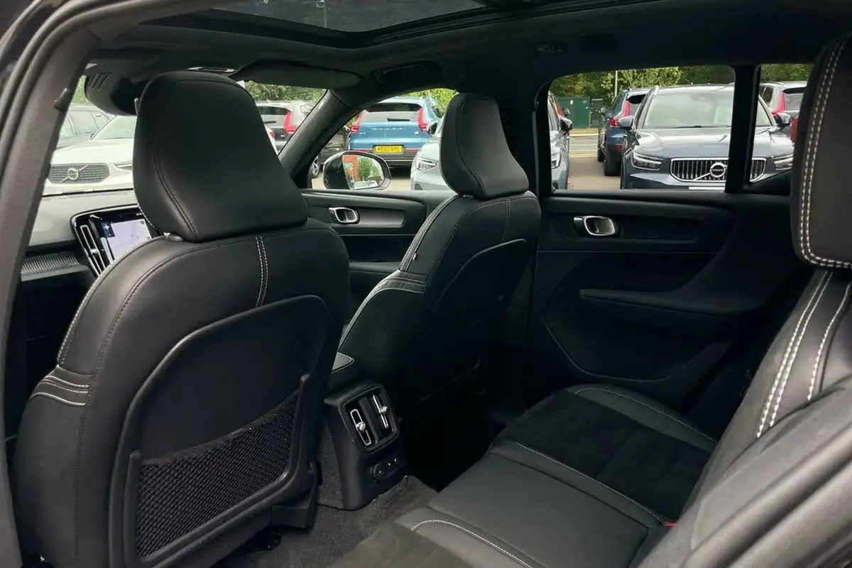 2022-volvo-xc40-15-t4-r-design-big-29