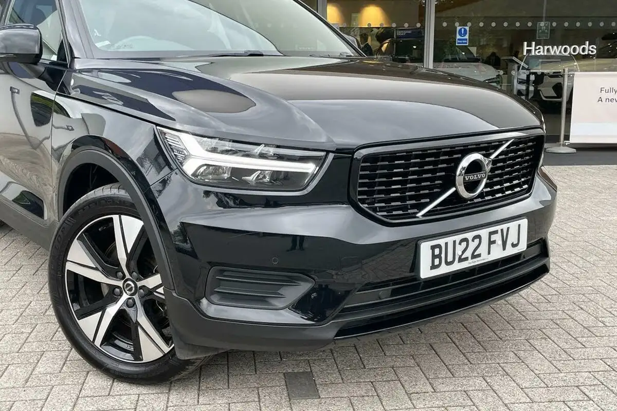 2022-volvo-xc40-15-t4-r-design-big-5