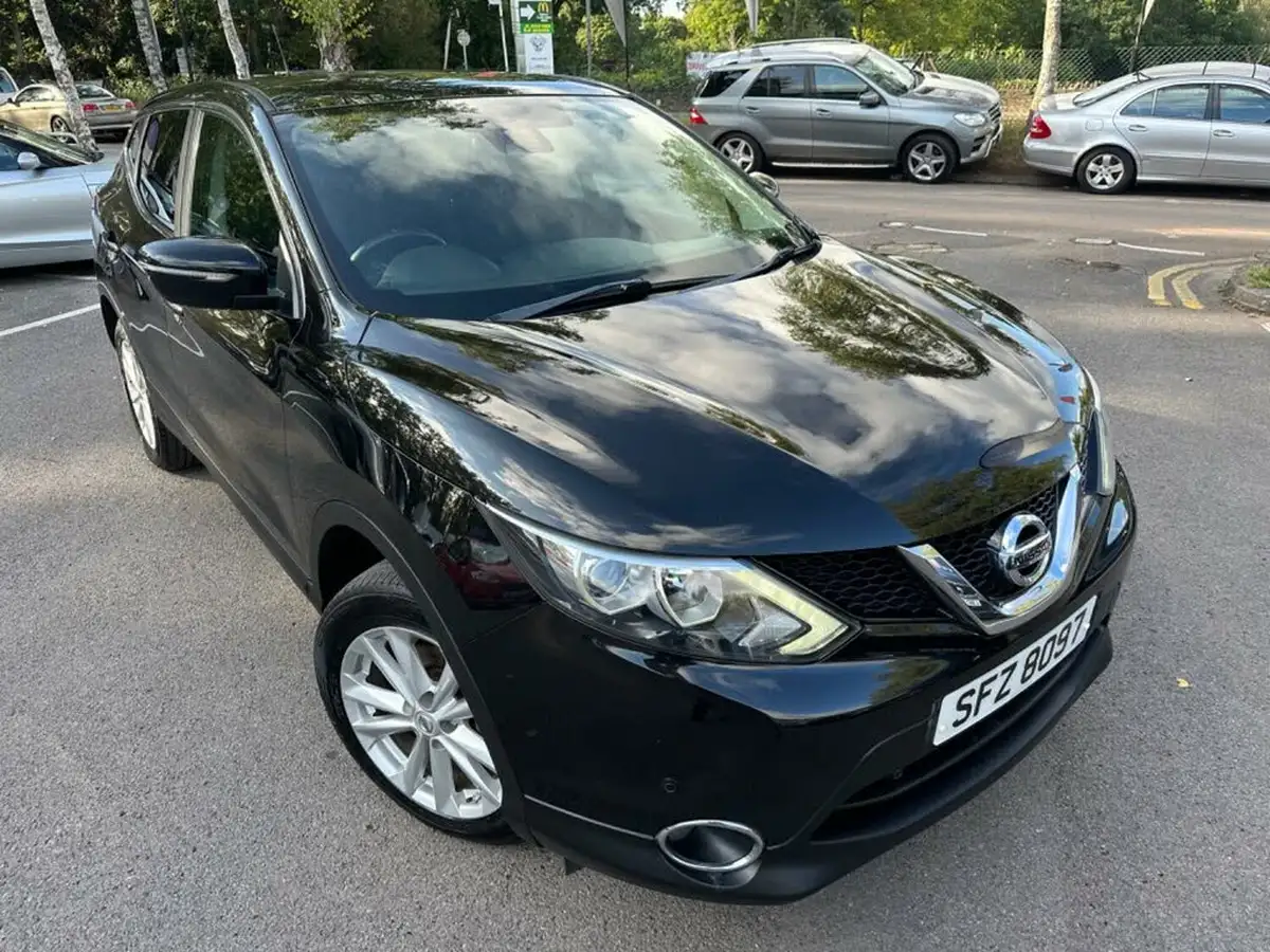 2014-nissan-qashqai-15dci-acenta-premium-big-2
