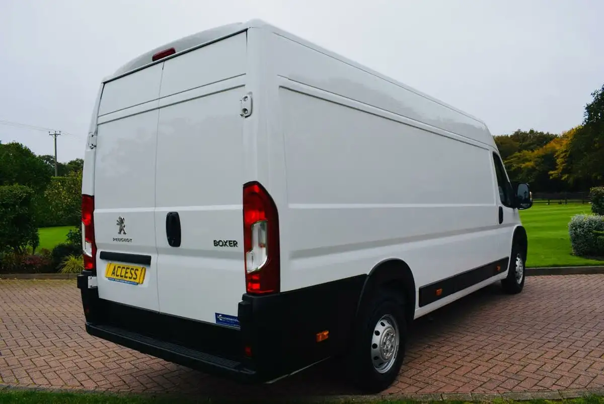 2022-peugeot-boxer-22-bluehdi-professional-435-l4-h2-big-8
