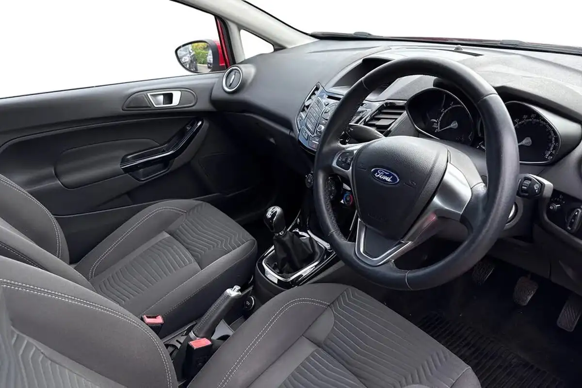 2017-ford-fiesta-125-zetec-3d-big-13